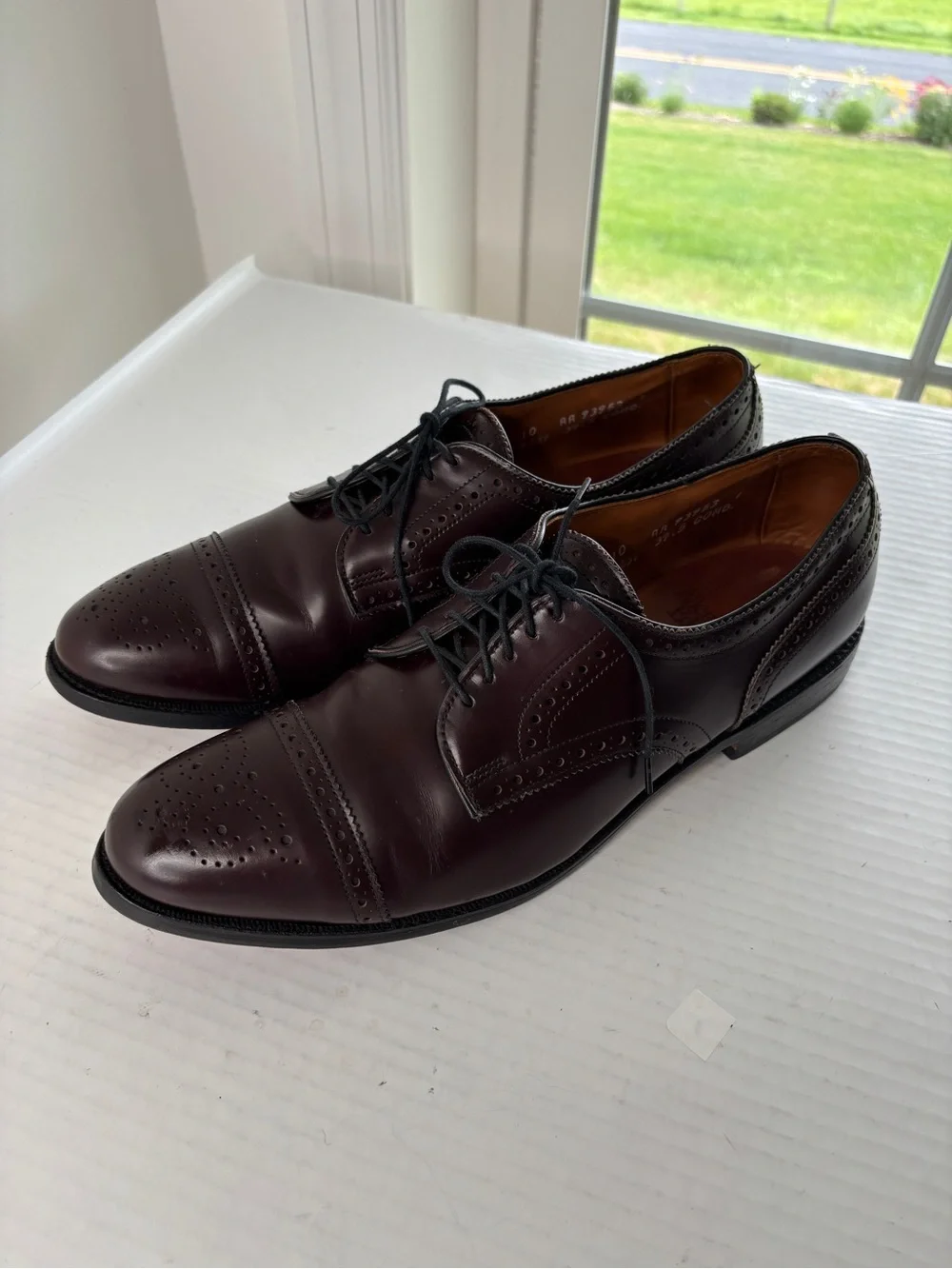 Allen Edmonds Stratton Brouge Cap Toe Oxfords Size 10 AA Burgundy Leather Sole
